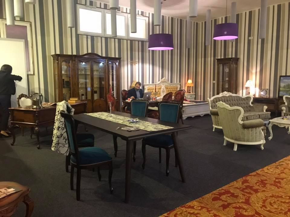 44877146_2010316342395853_1374997371376631808_n