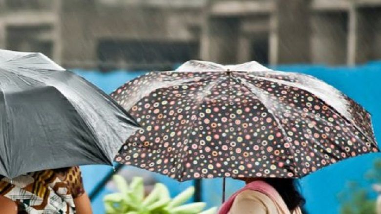 umbrele_ploaie_poza_buna_doua_umbrele_61686300