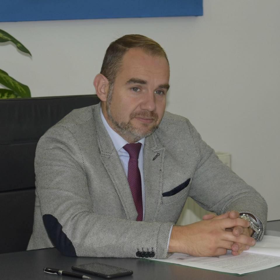 57435714_2165430860160867_929973836785385472_n