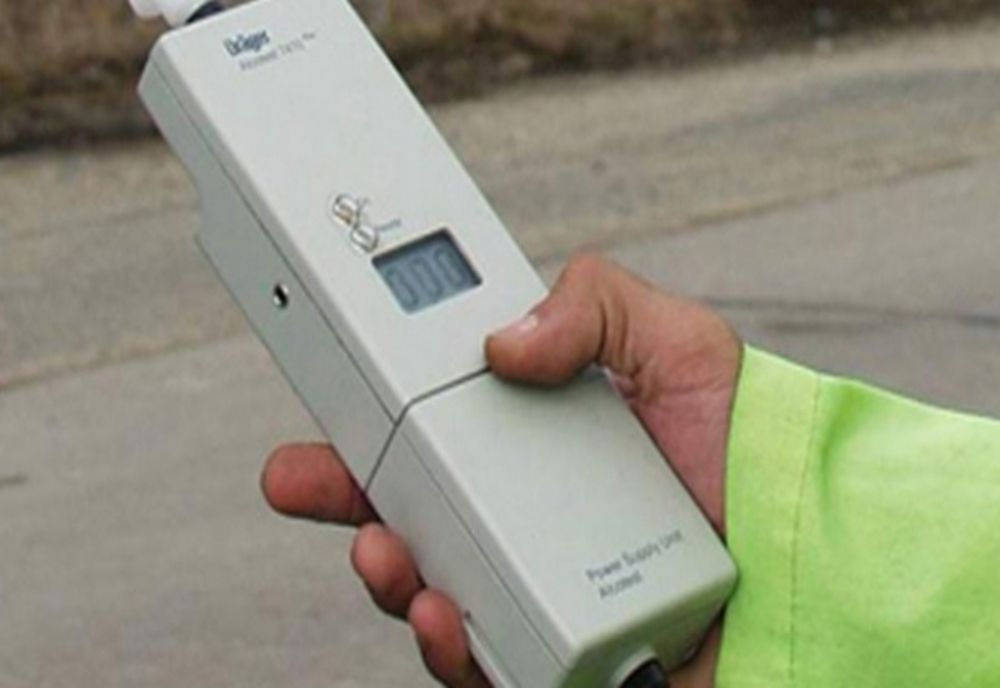 Șoferiță cu o alcoolemie de 1,10 mg/l nu a acordat prioritate unei autospeciale a poliției rutiere