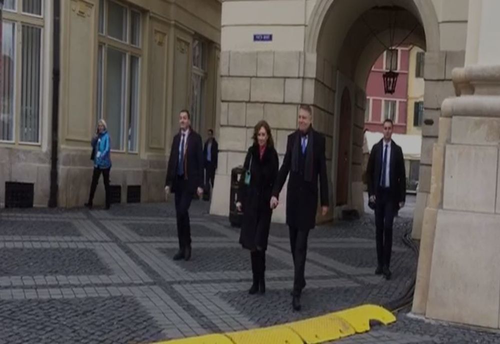 VIDEO | Klaus Iohannis, la slujba de Crăciun din Biserica "Sfânta Treime" din Sibiu: "Vă doresc tuturor Crăciun fericit!"