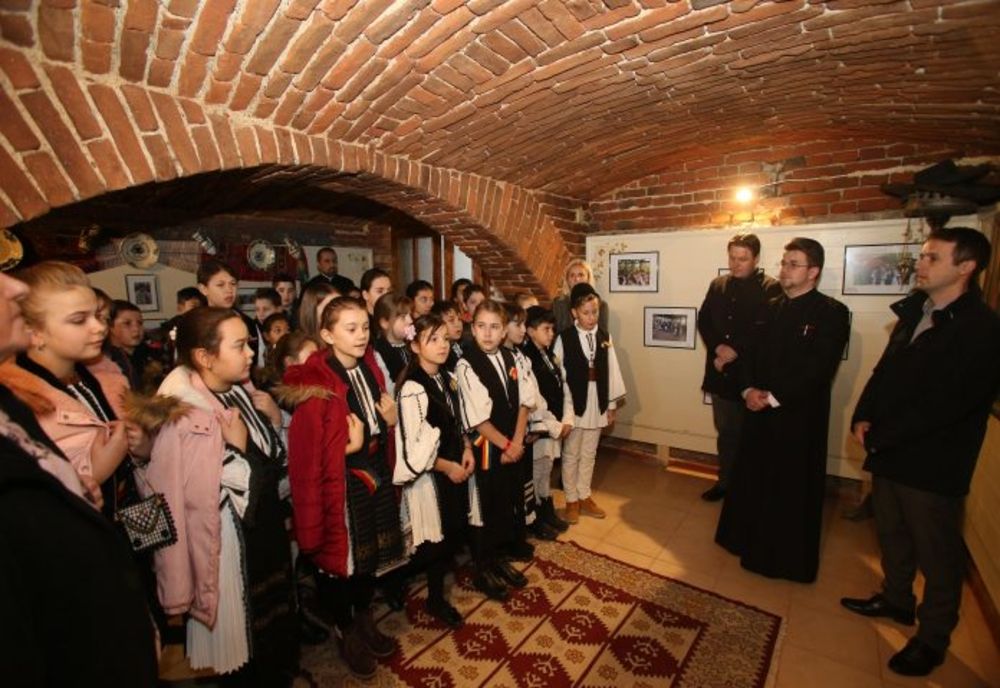 Expoziția „Crâmpeie din viața satului meu”, vernisată la Săliște