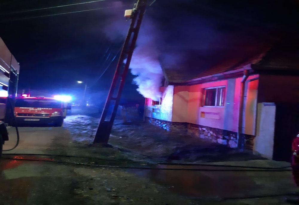 Incendiu la o casă din Săcel