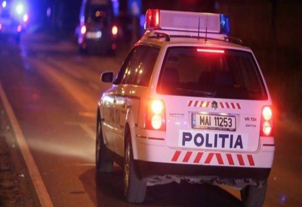 Doi copii și părinții lor, la spital, după ce mașina în care se aflau a fost implicată într-un accident