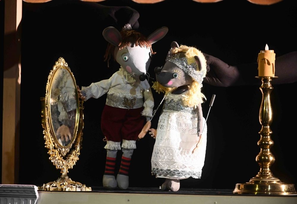 Spectacole muzicale și cu păpuși, la final de an, la Teatrul "Gong"