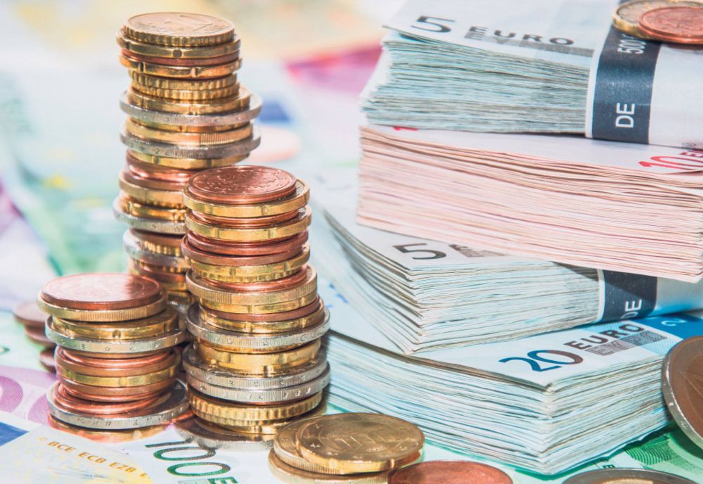 Guvernul a împrumutat, într-o singură zi, 715,5 milioane de lei de la bănci