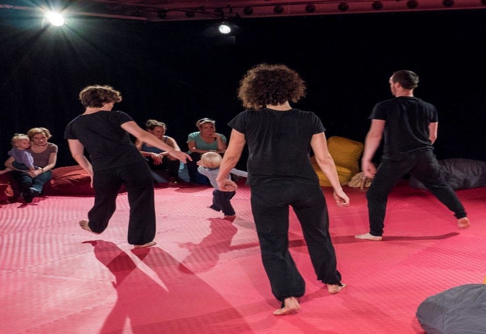 Bebelușii au program de joacă, la Teatrul "Gong"