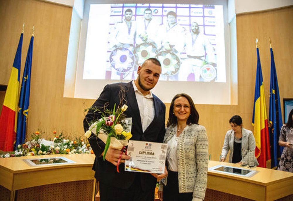 63 de sportivi și antrenori cu rezultate deosebite în 2019, premiați de CJ Sibiu. Premii totale de 80.000 de lei