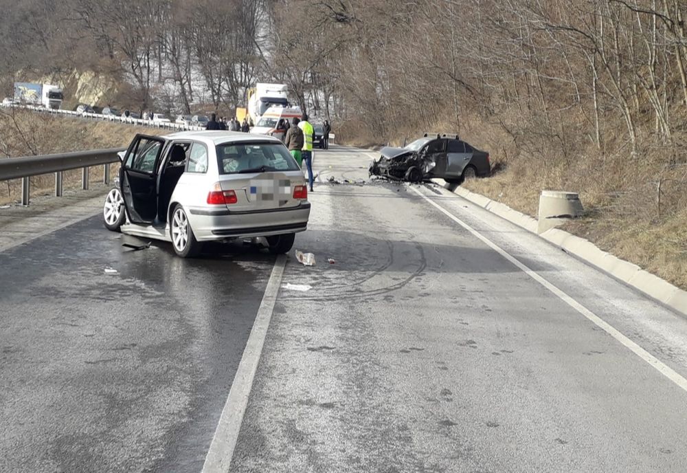 Șapte persoane rănite, într-un accident pe DN14, la Ruși