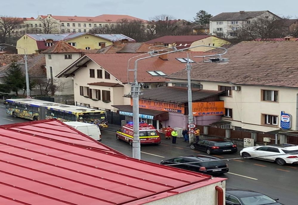 Un autobuz TURSIB, implicat într-un accident rutier, pe Șoseaua Alba Iulia