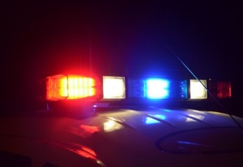 Au furat o mașină și au intrat cu ea într-un copac, în zona localității Zlagna