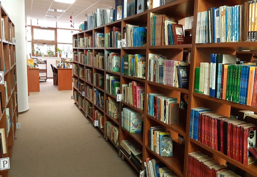 Sâmbăta, copiii ascultă povești la Biblioteca ASTRA