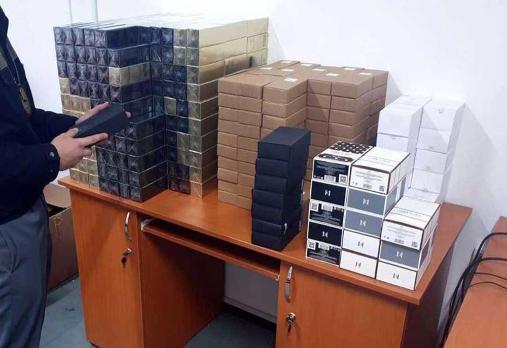 Parfum cu iz de dosar penal pentru doi mureșeni prinși în Mediaș cu produse contrafăcute