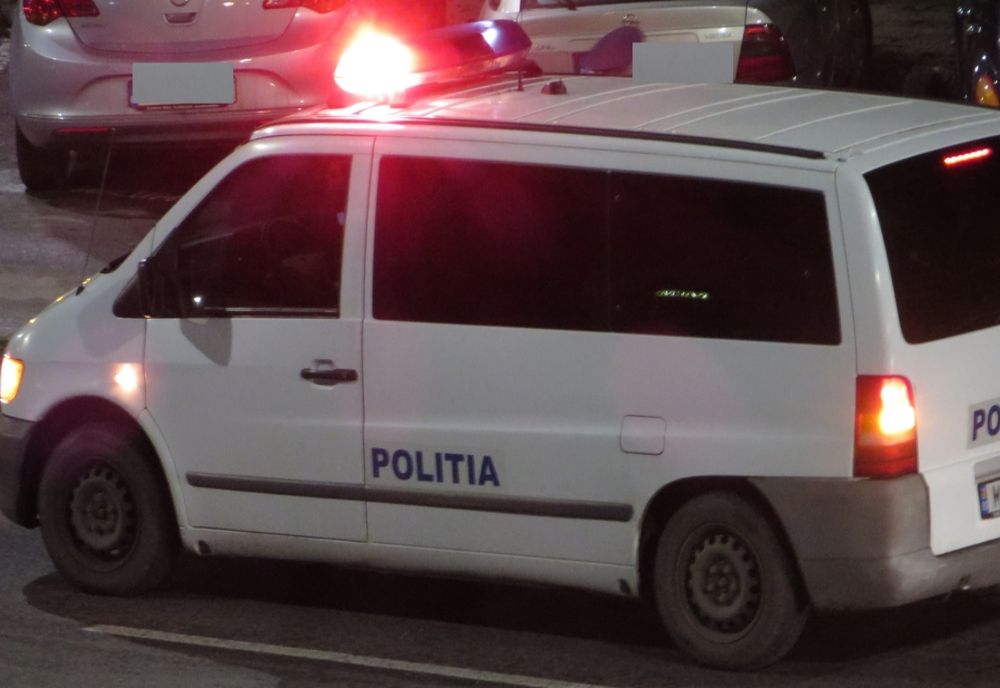 Cu dreptul de a conduce suspendat, un agnițean a fost surprins la volan pe DJ 106