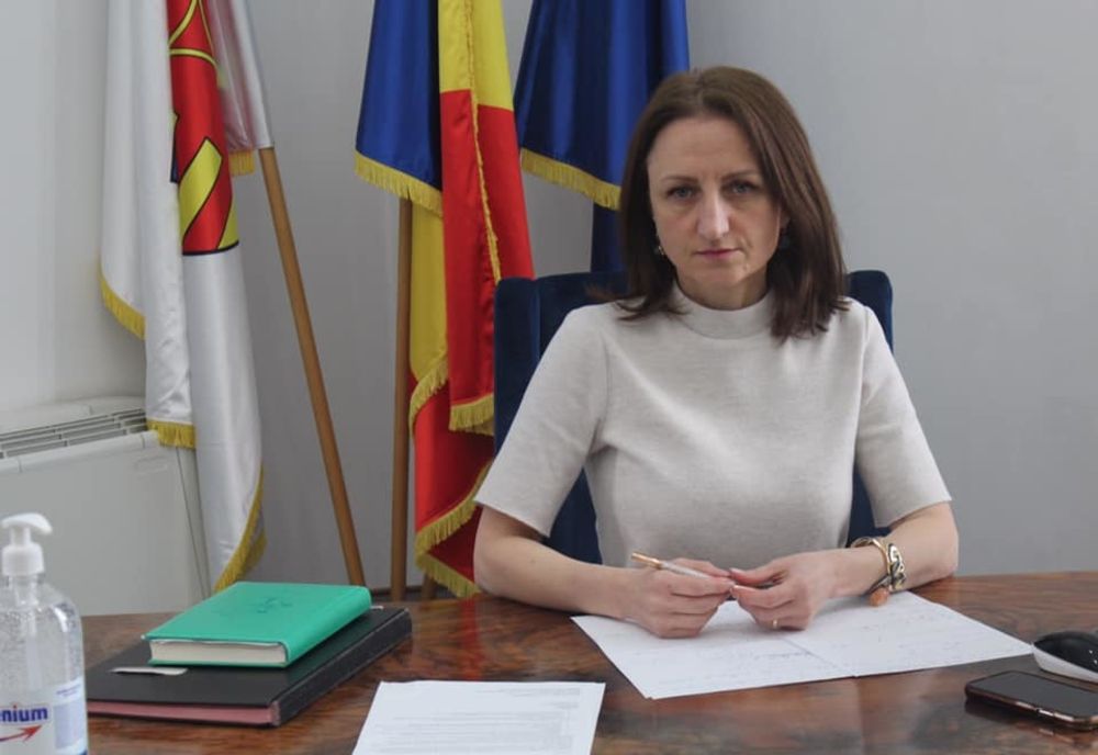 Daniela Cîmpean, președintele CJ Sibiu, a revenit la birou, după ce a stat în izolare 14 zile
