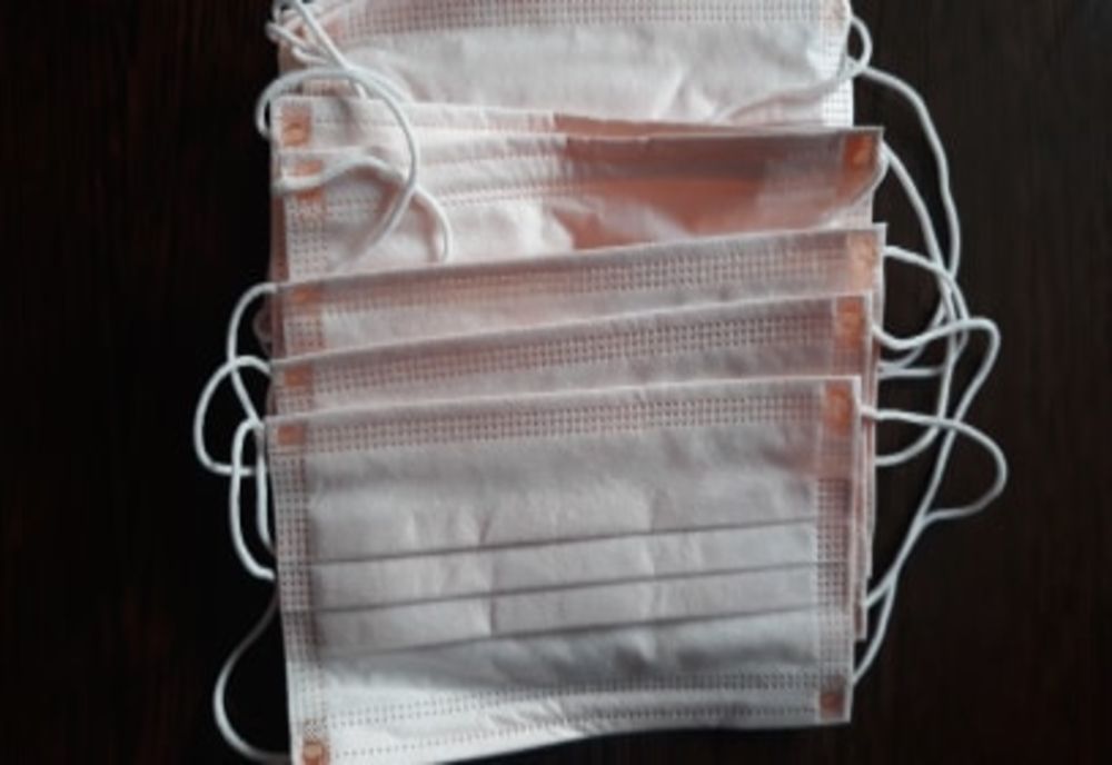 Nu aruncați măștile și mănușile de protecție în rețeaua de canalizare!