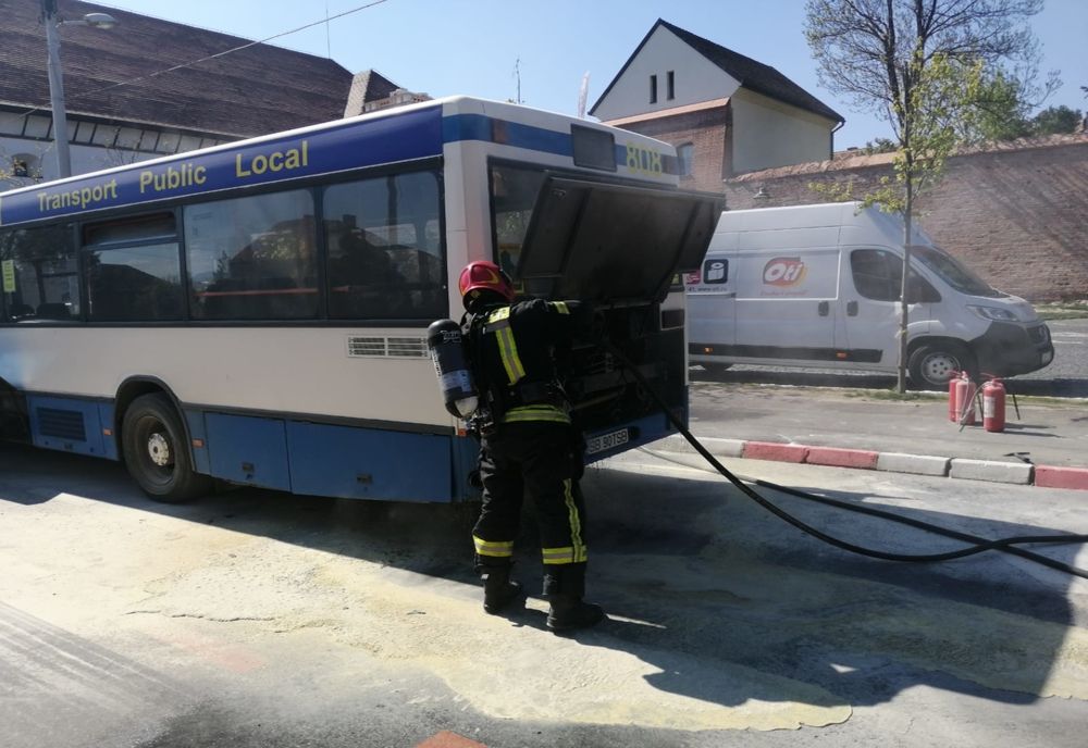 Incendiu la un autobuz TURSIB, pe Bulevardul Coposu