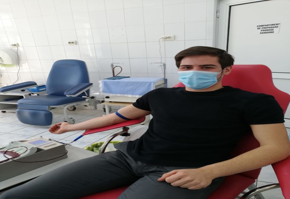VIDEO | Erou de ziua lui de naștere. Un tânăr sibian a donat sânge, la majorat