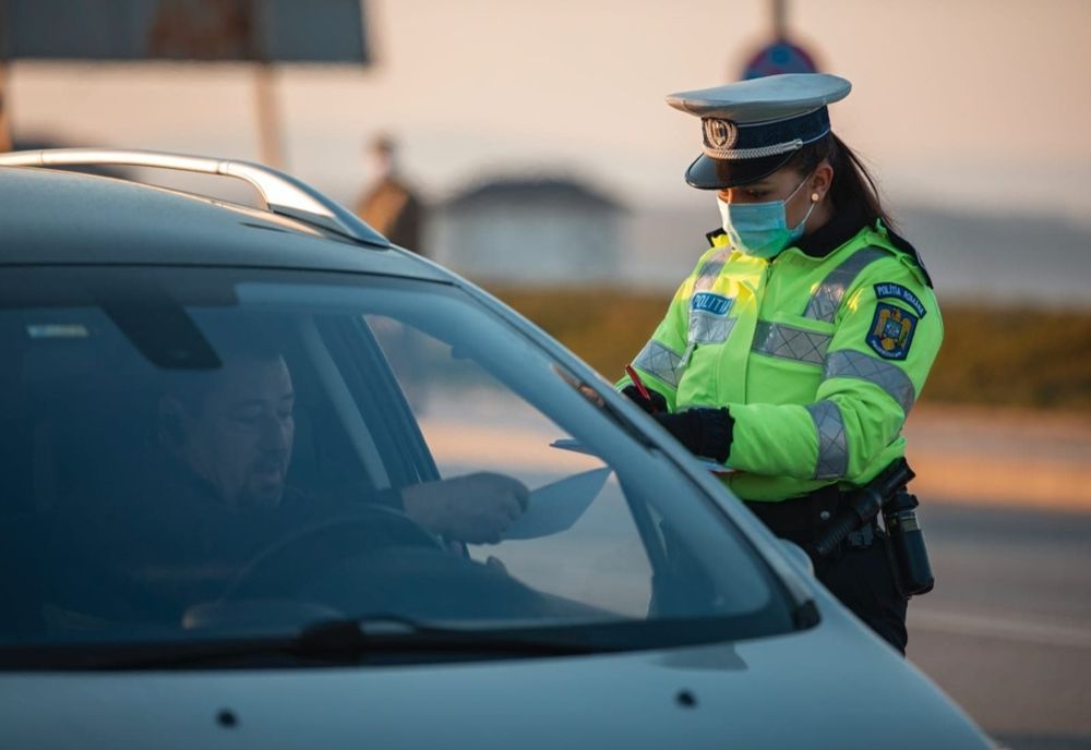 Autoritățile răspund întrebărilor cetățenilor: "Pot să merg să-mi cumpăr carne de miel?", "Pot să îmi și vizitez părinții și să iau masa cu ei de Paște?" și "Pot să mă duc cu mașina la service-ul auto?"