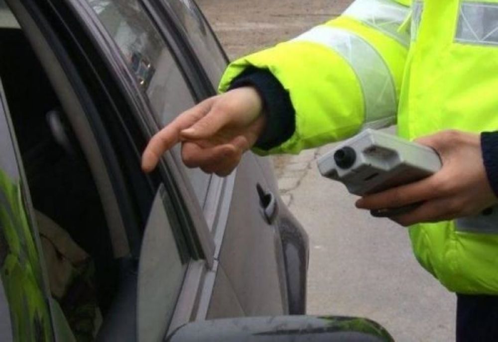 Șofer băut, pe străzile din Miercurea Sibiului