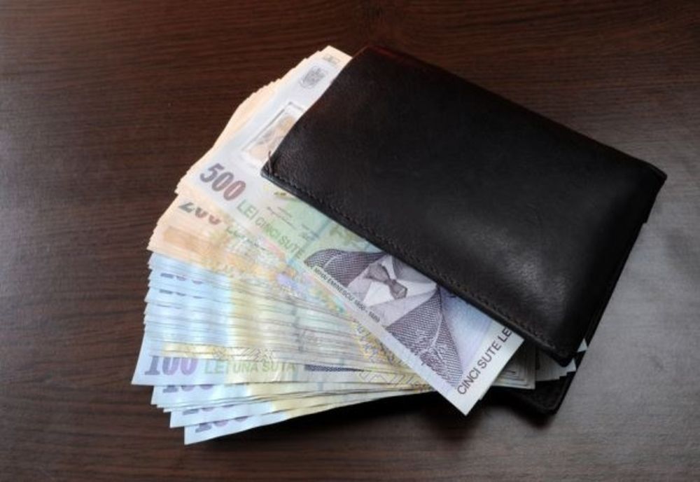 Până și infractorii poartă mască. Un fals angajat al unei firme ce se ocupă de efectuarea unor reparații la infrastructura de cablu a sustras1.200 de lei din casa unei sibience