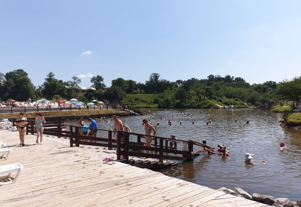 VIDEO | Pe "litoral", la poale de munte. Ocna Sibiului, pregătită să îi primească pe turiști din 1 iunie