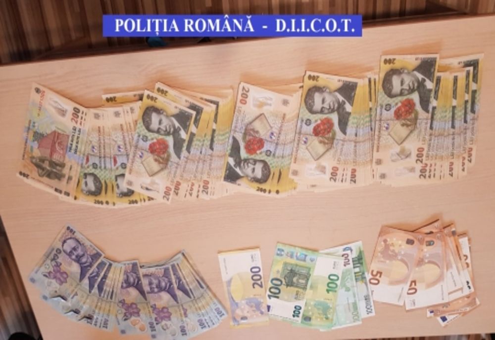 24 de persoane reținute și alte trei sub control judiciar, după audierile de ieri, în cazul grupului infracțional care a păcălit peste 4.000 de oameni cu locuri de muncă fictive