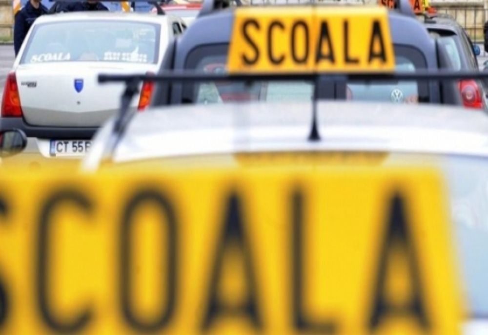 Mașina unei școli de șoferi a fost implicată într-un accident rutier! Instructorul auto era băut!