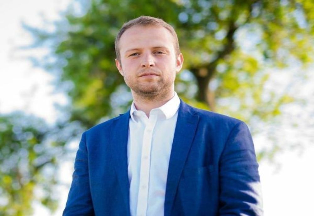 Consilier local condamnat pentru că a sărit la bătaie cu maceta!