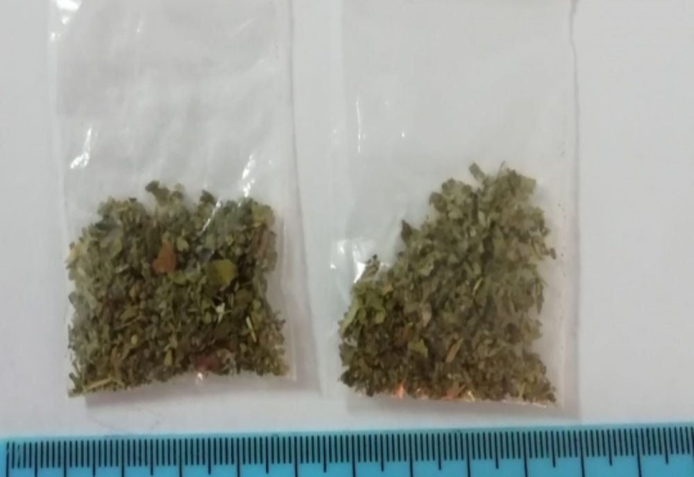 Percheziții la persoanele bănuite de comercializarea drogurilor