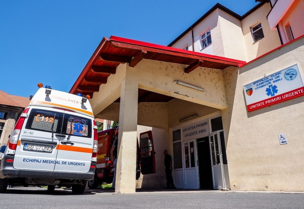 Un medic de la Spitalul de Urgenţă Sibiu a refuzat să trateze un bărbat cu fractură pentru că era infectat cu COVID