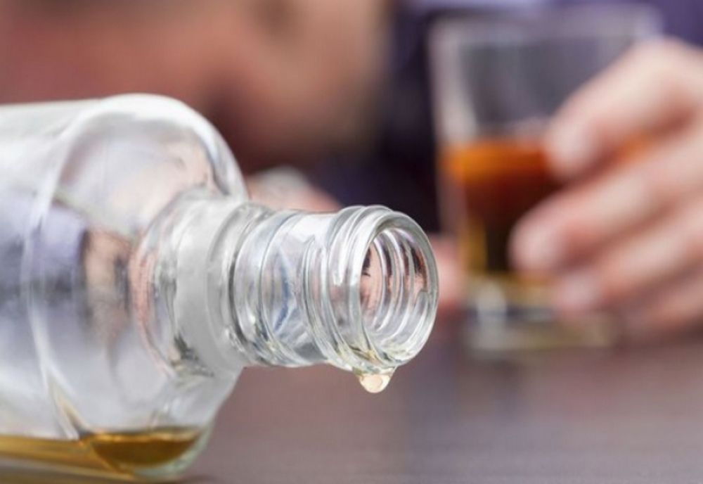 Polițiștii au prins un minor la volanul unei mașini furate și un șofer aproape de comă alcoolică