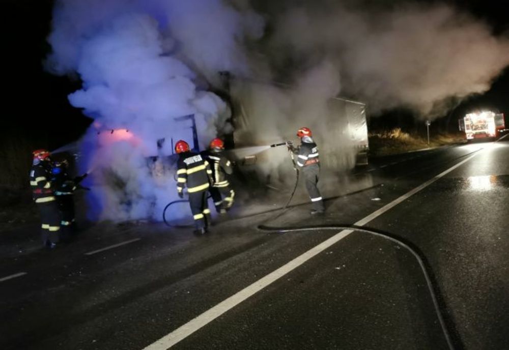 Autocamion în flăcări, pe DN14