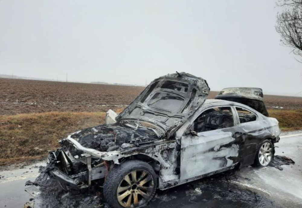 FOTO Autoturism distrus în incendiu!