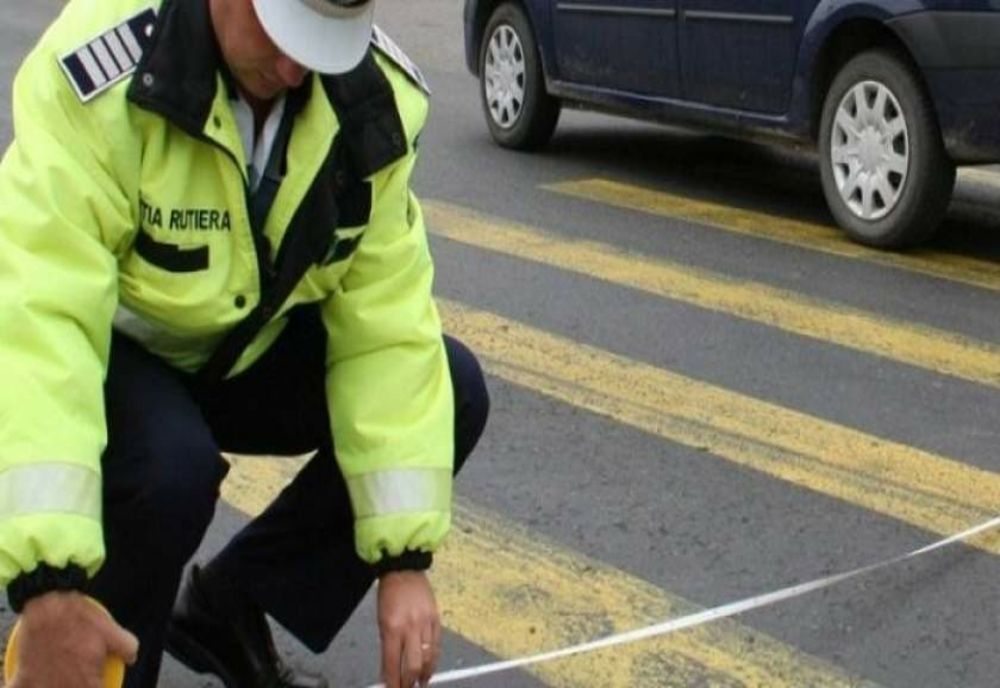 Bărbat lovit de maşină pe trecere