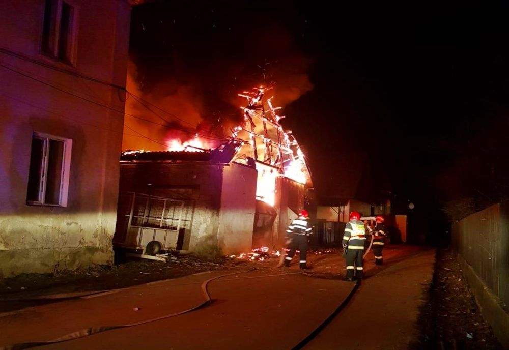 Incendiu la bucătăria unei locuințe din Sibiu