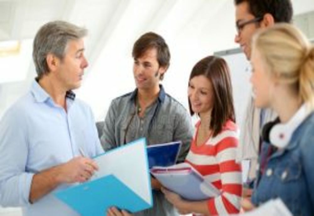 Institutul Naţional de Administraţie recrutează formatori