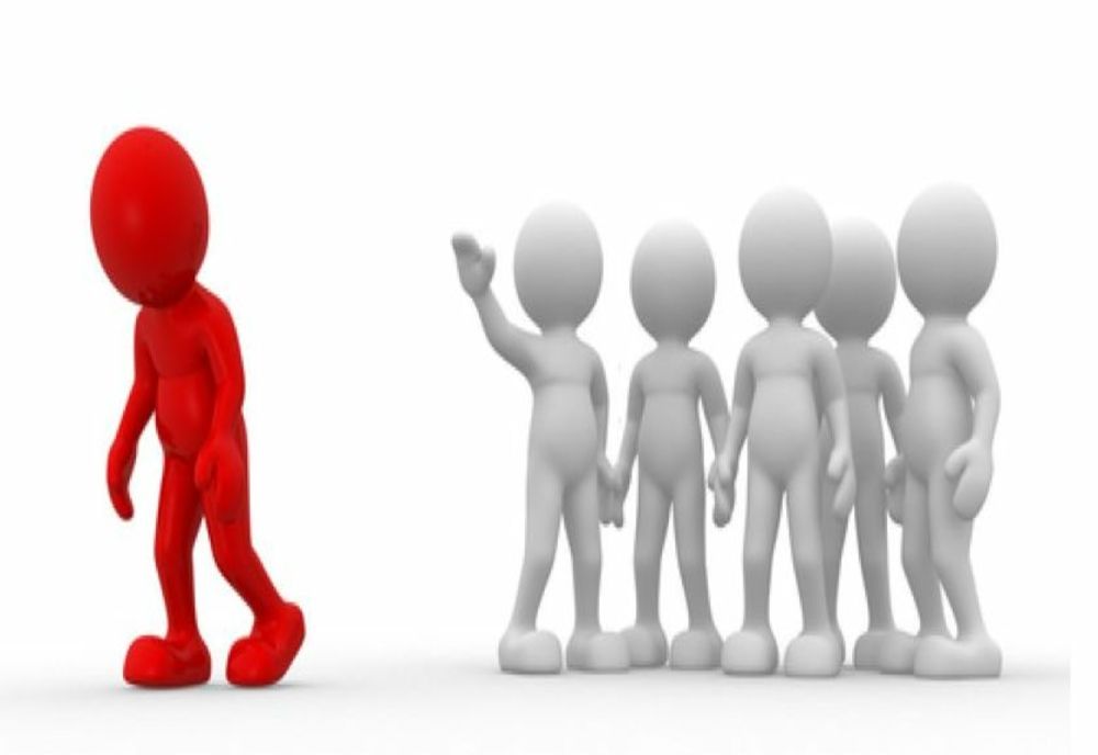 Tânără discriminată într-o bancă, pentru că e născută în Siria