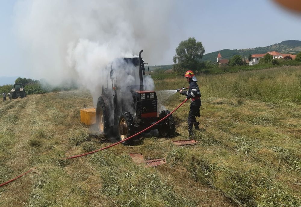 Incendiu la motorul unui tractor!