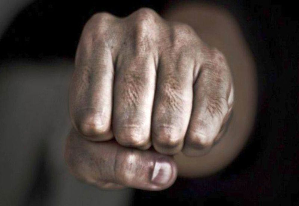 Tânăr din Sibiu, desfigurat pentru 500 de lei