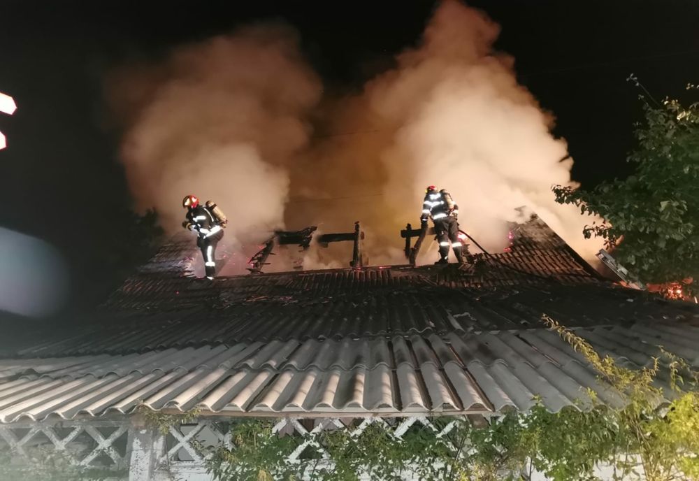 Incendiu la acoperişul unei case din municipiul Sibiu