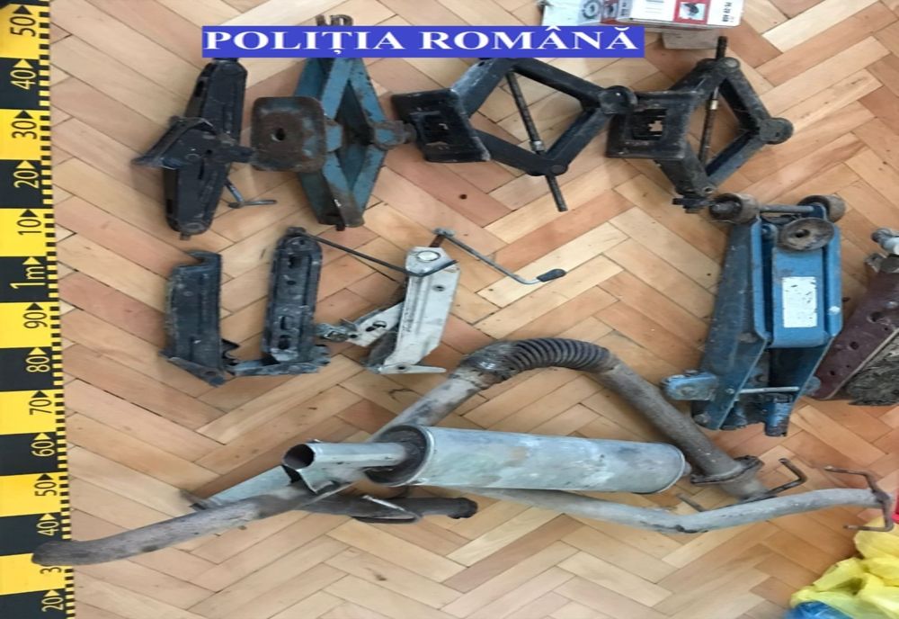 FOTO/VIDEO-Percheziții la o grupare de hoți de catalizatoare din Alba și Sibiu. Trei persoane au fost reținute