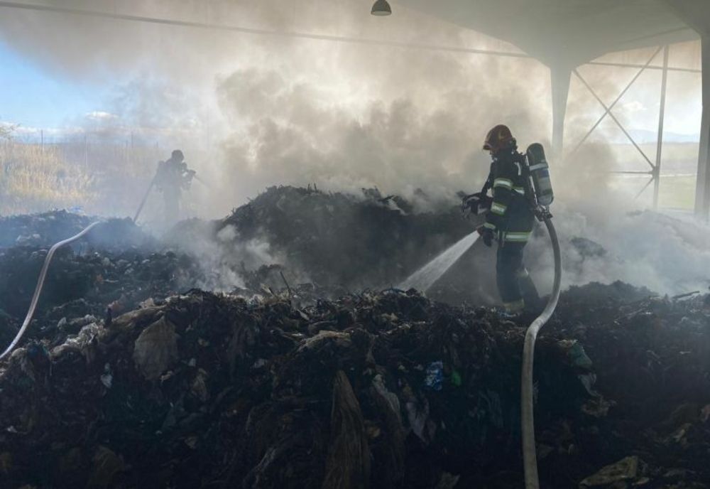 Incendiu într-un cimitir din Sibiu (VIDEO)