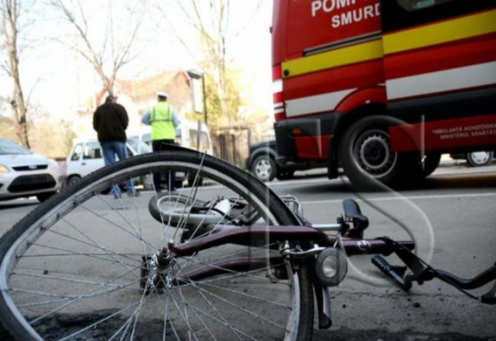 Biciclist de 13 ani lovit de maşină