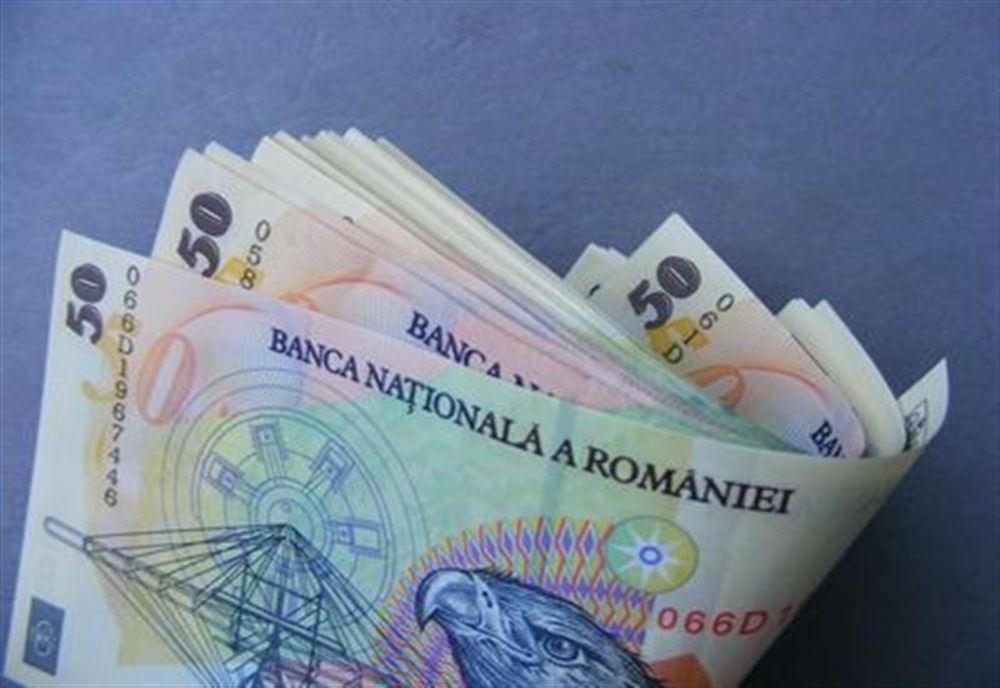 Trei persoane cercetate pentru înşelăciune! Prejudiciu de peste 90.000 de lei!