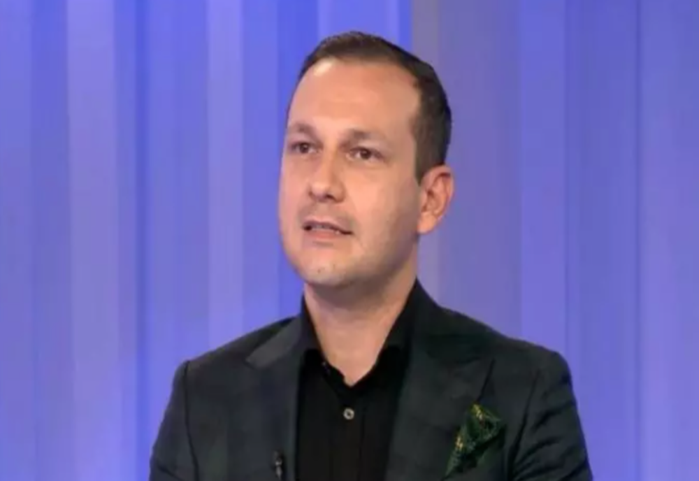 Certificatul verde COVID trebuia să fie deja obligatoriu, spune medicul Radu Țincu