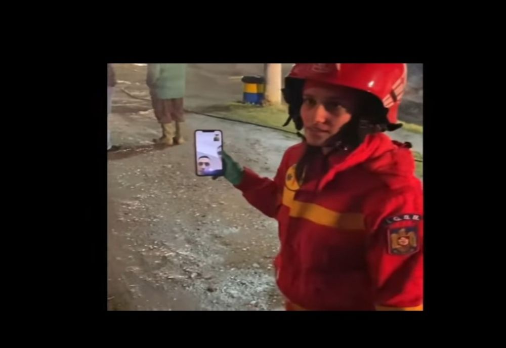 VIDEO Angajată ISU Sibiu surprinsă într-un apel video în timpul unui incendiu