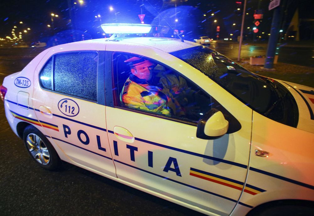 Cercetați penal pentru conducere fără permis, respectiv uz de fals