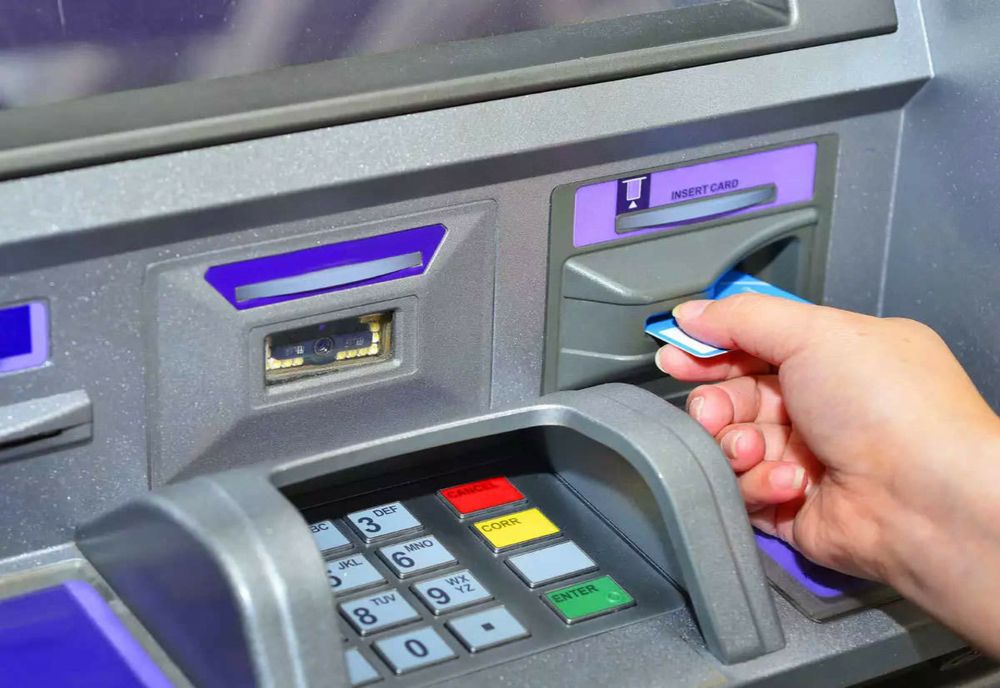Polițiștii sibieni avertizează! Atenție la tentativele de furt din ATM-uri 