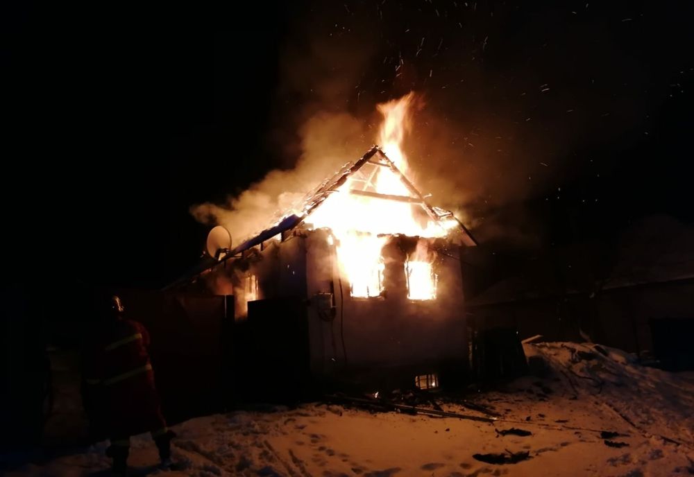 Anexă gospodărească distrusă de flăcări